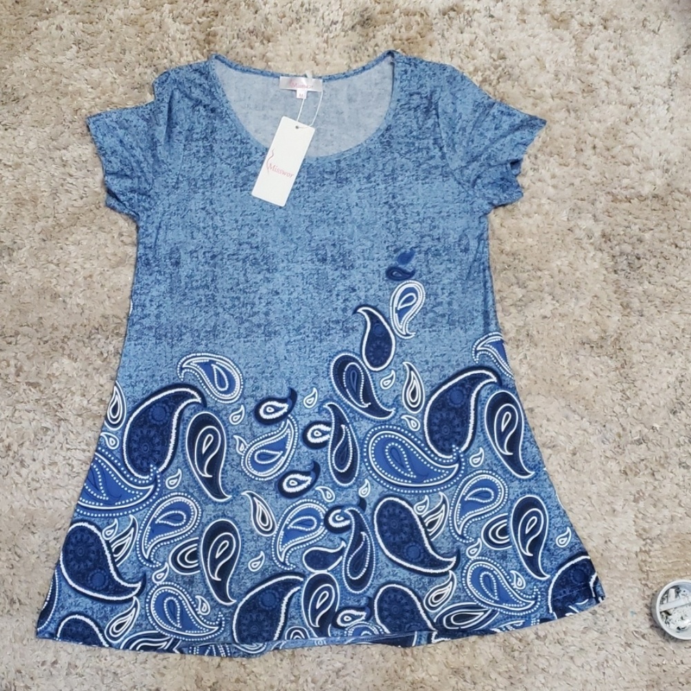 Womans short sleeve tunic top
